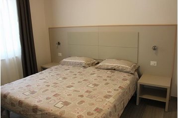 Italia Chata Riva del Garda, Exteriorul